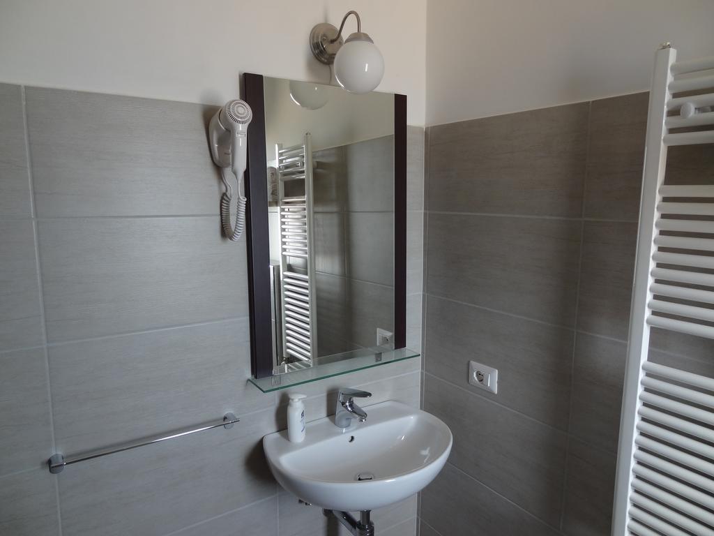 Affittacamere Rooms Di Matteo San Paolo di Iesi Exteriör bild
