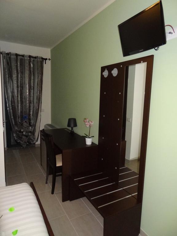 Affittacamere Rooms Di Matteo San Paolo di Iesi Exteriör bild