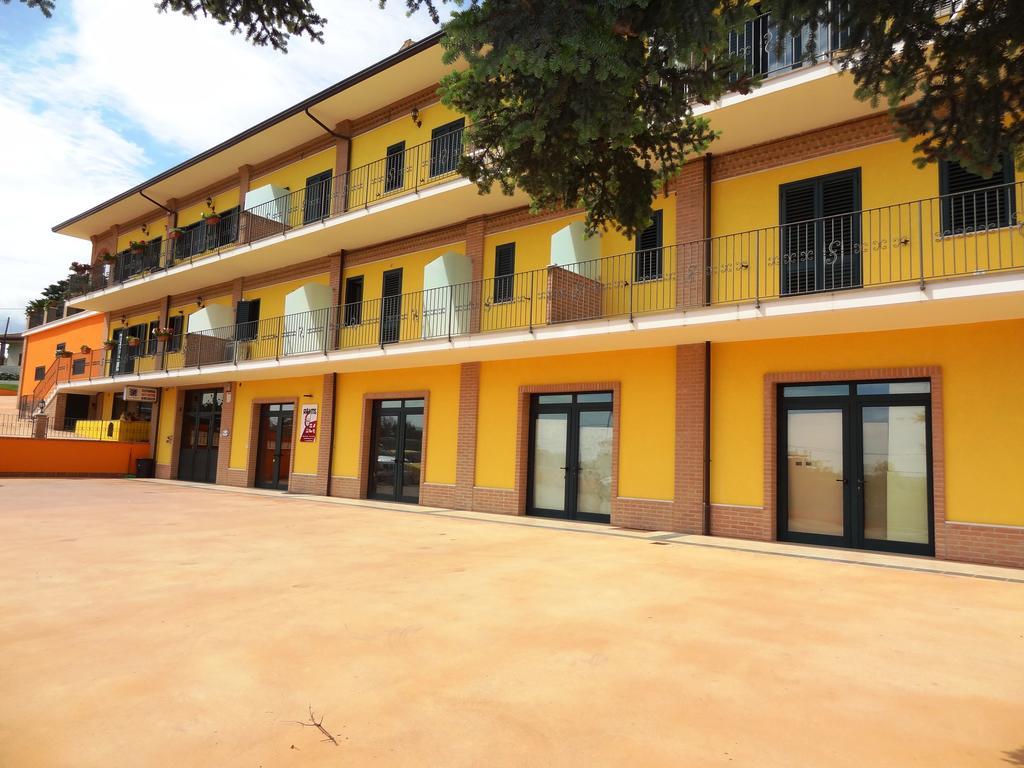 Affittacamere Rooms Di Matteo San Paolo di Iesi Exteriör bild