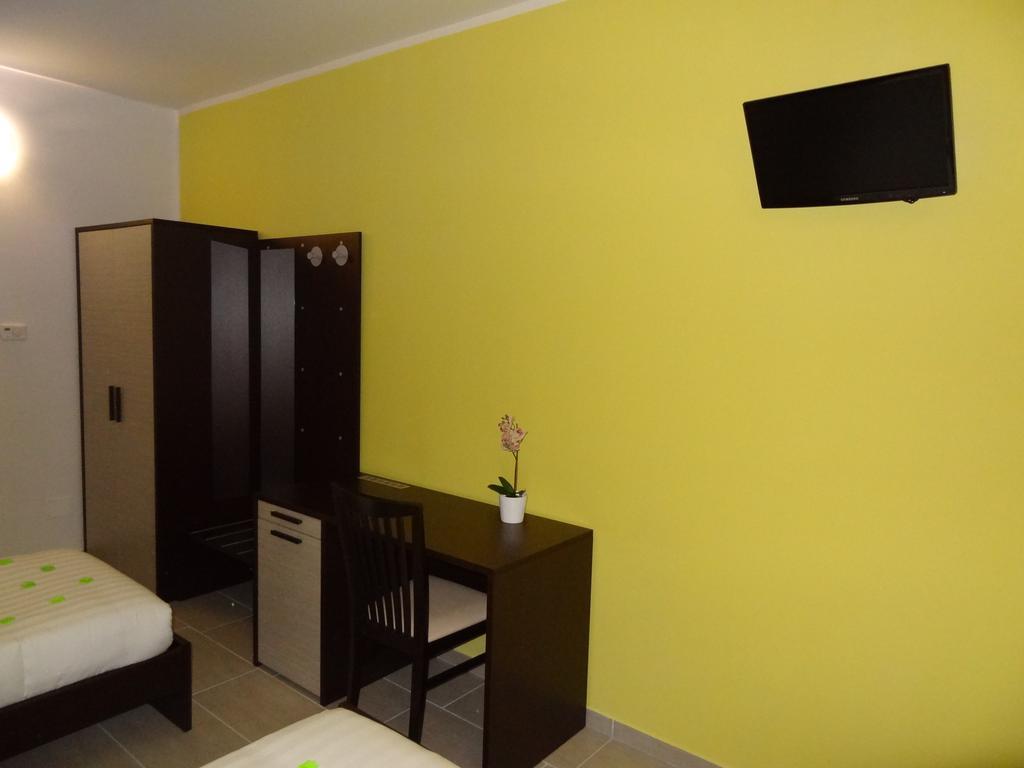 Affittacamere Rooms Di Matteo San Paolo di Iesi Exteriör bild