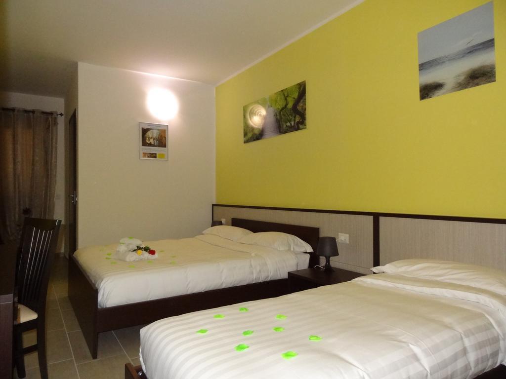 Affittacamere Rooms Di Matteo San Paolo di Iesi Exteriör bild