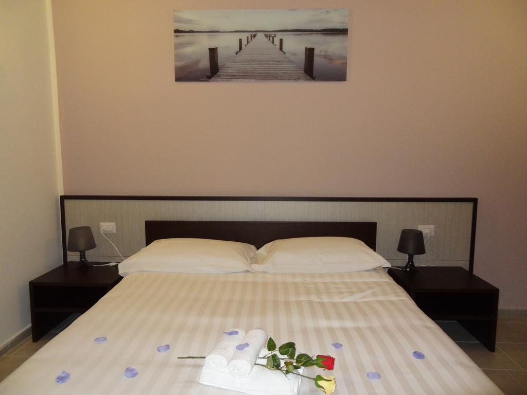 Affittacamere Rooms Di Matteo San Paolo di Iesi Exteriör bild