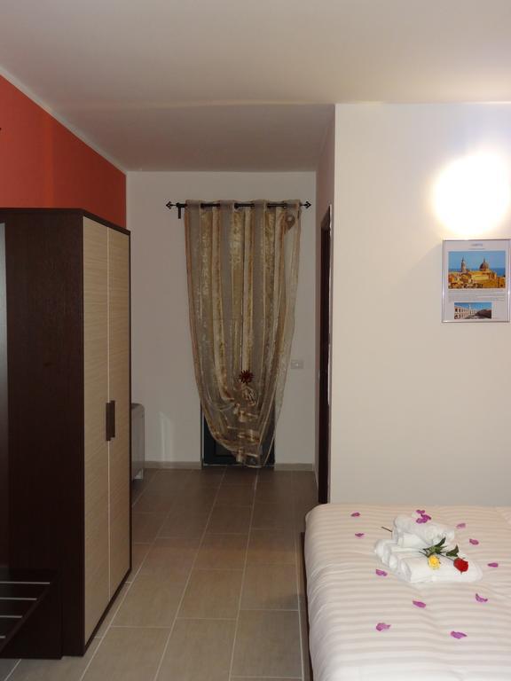 Affittacamere Rooms Di Matteo San Paolo di Iesi Exteriör bild