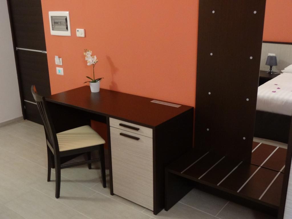 Affittacamere Rooms Di Matteo San Paolo di Iesi Exteriör bild