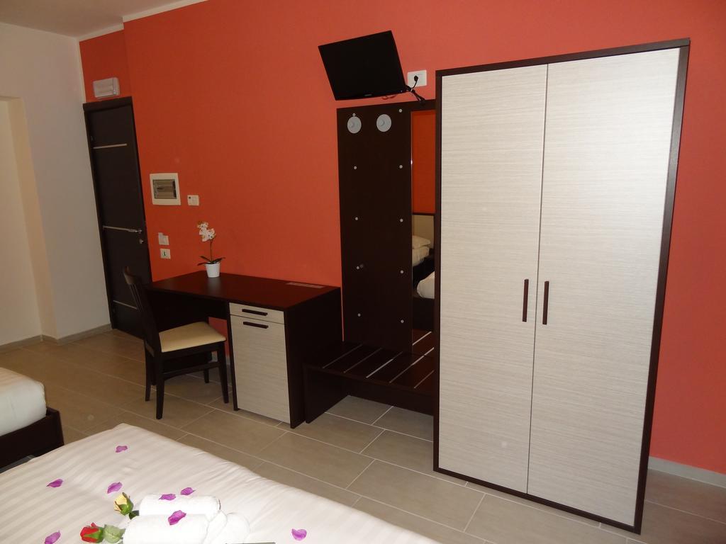Affittacamere Rooms Di Matteo San Paolo di Iesi Exteriör bild